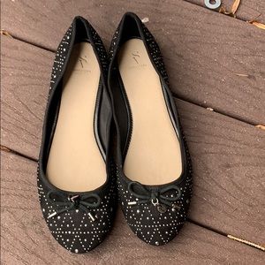 Simply Vera black silver studded flats